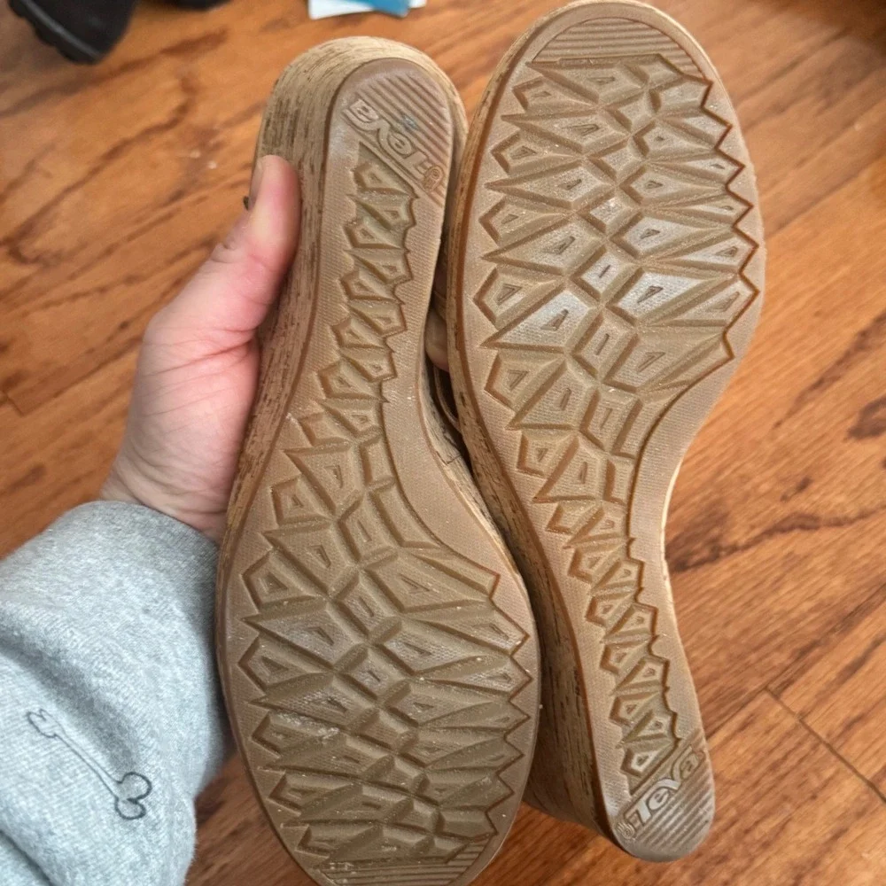Teva Wedge Sandals Boho Chic Festival Tan Cork Ankle Strap Size 7 Travel Comfort